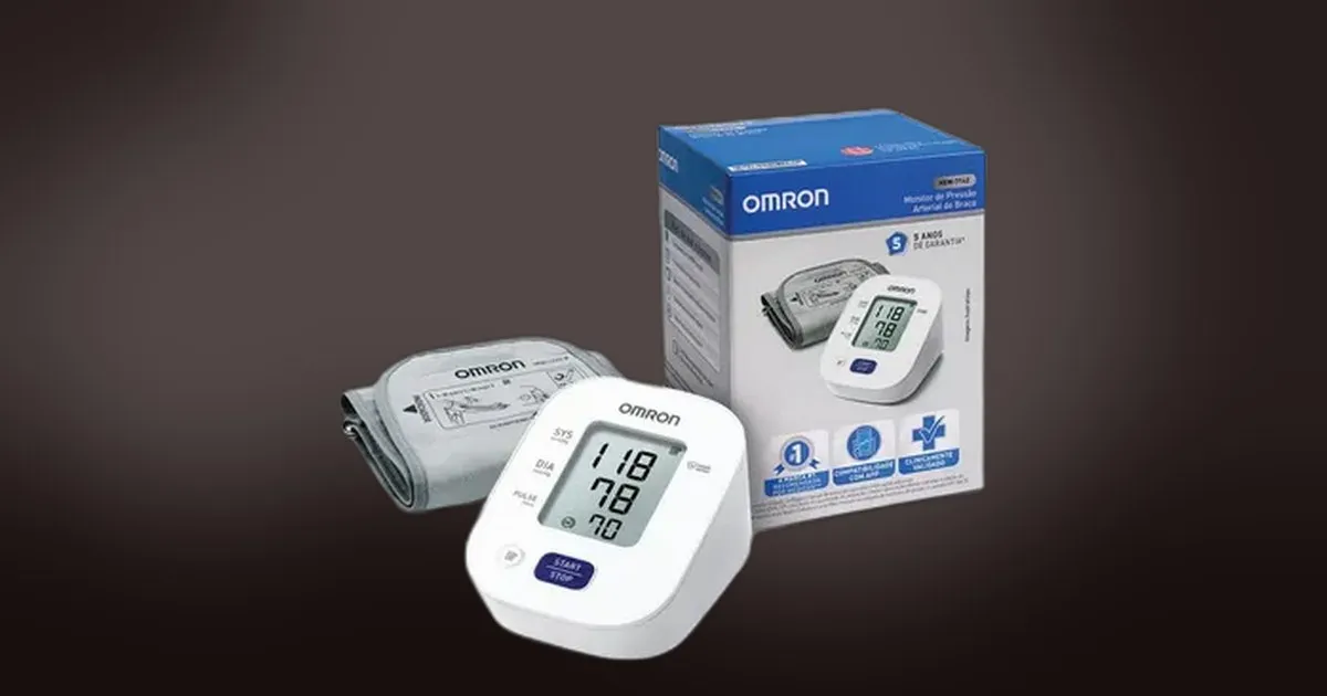 Omron HEM-7142 cai para R$ 119,90 e oferece precisão de consultório em casa